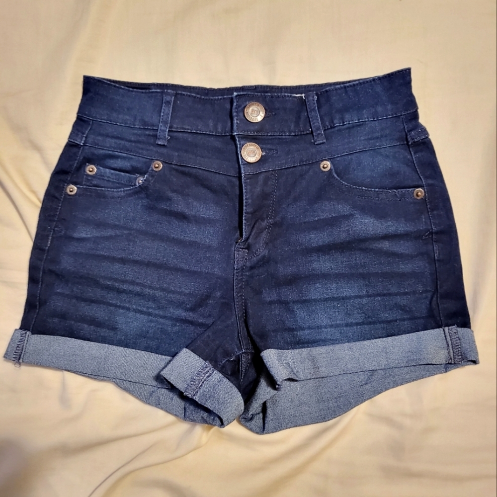 Shorties - Picture 3 of 4